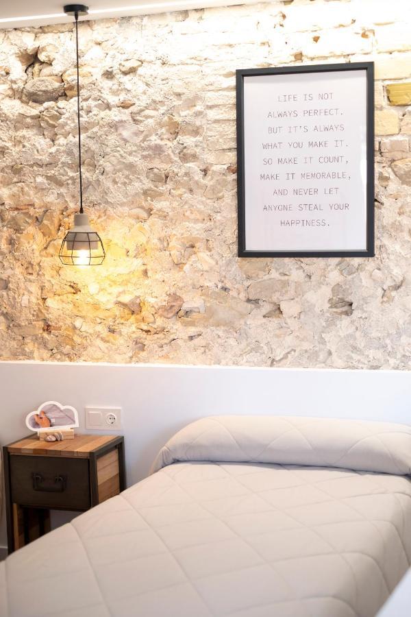 Apartamentos Bocairenthomes, En Pleno Centro De Bocairent, Con Pequena Piscina Y Parking Privado Eksteriør billede